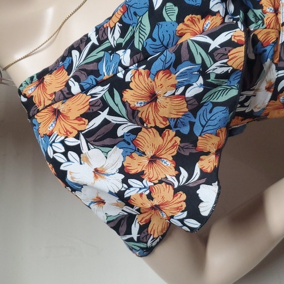 Backless Top - Picture 3 of 7